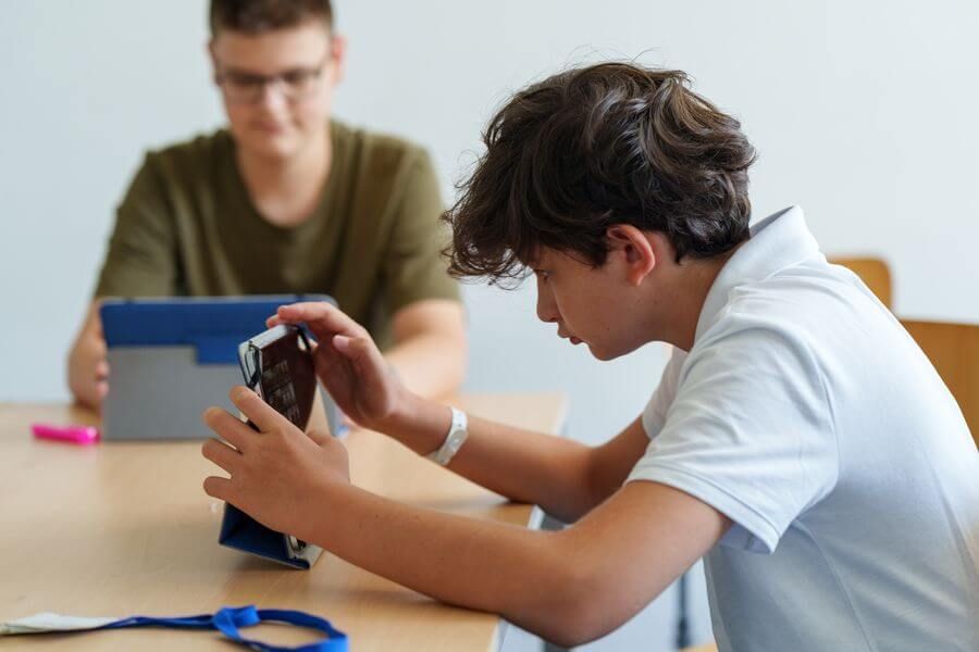 Teenagers learning with a tablet