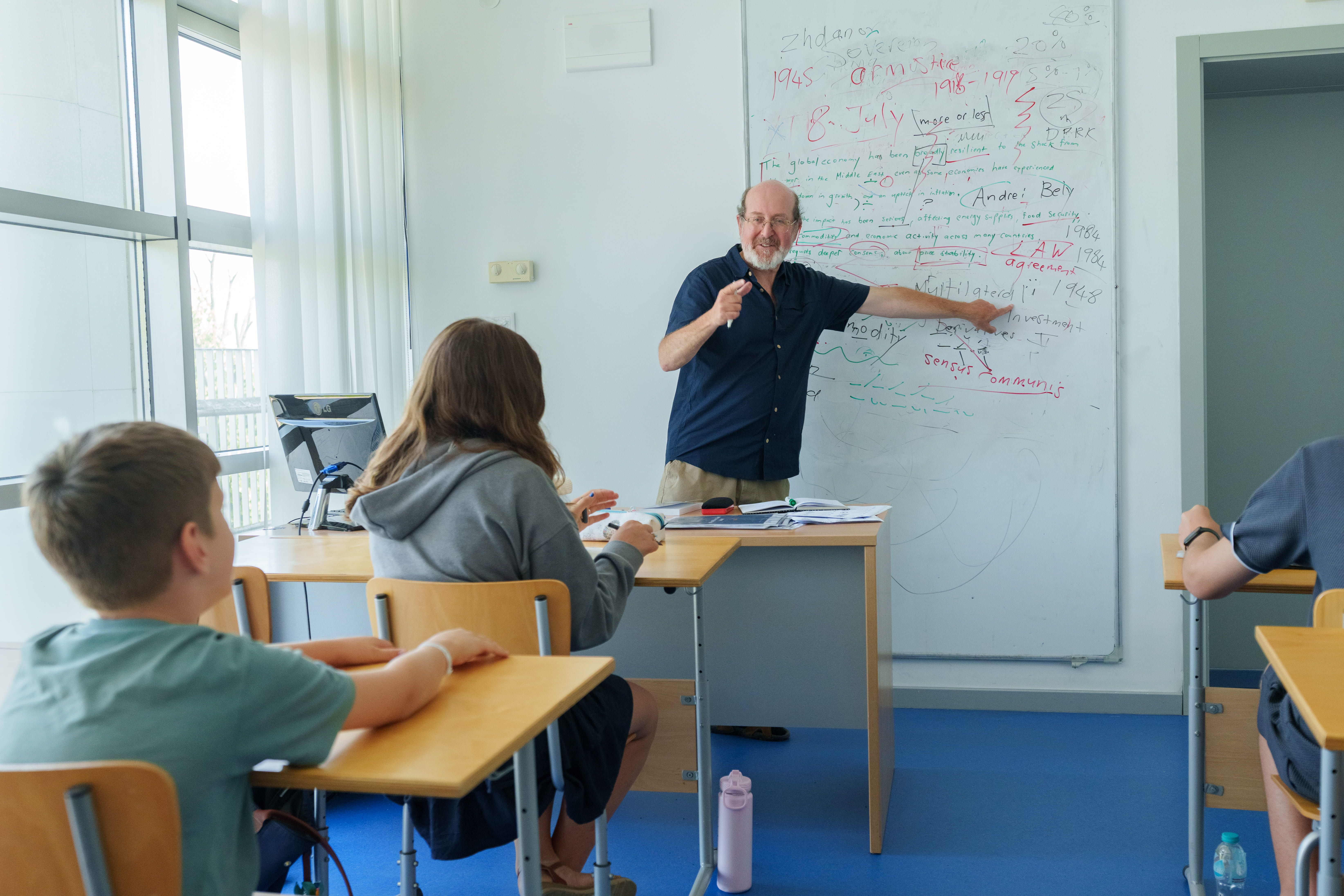 English lesson at the VIEC campus